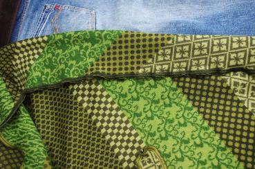 Invero Dreiecktuch Joy Kräuter, Farben , Struktur, Muster zu Jeans